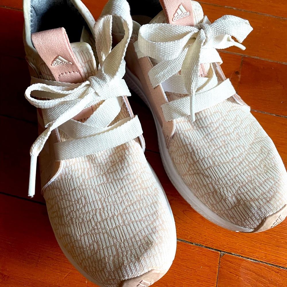 Adidas Bounce edge lux - women’s size 8.5